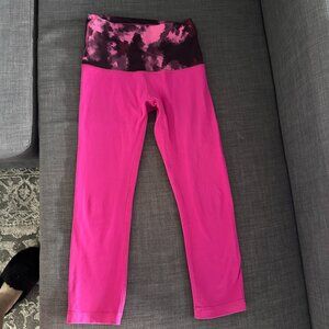 Lululemon Crop Capri Leggings, EUC, Magenta, size 6